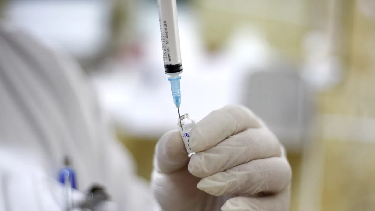 Ministerul Sănătăţii face apel pentru vaccinarea antigripală, după ce 8 persoane au murit. Cinci pacienţi ai Institutului de Oncologie Iaşi s-au îmbolnăvit de gripă / Specialiştii atrag atenţia că la nivel european este epidemie
