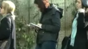 Cozi de sute de oameni pentru bilete la teatru - VIDEO