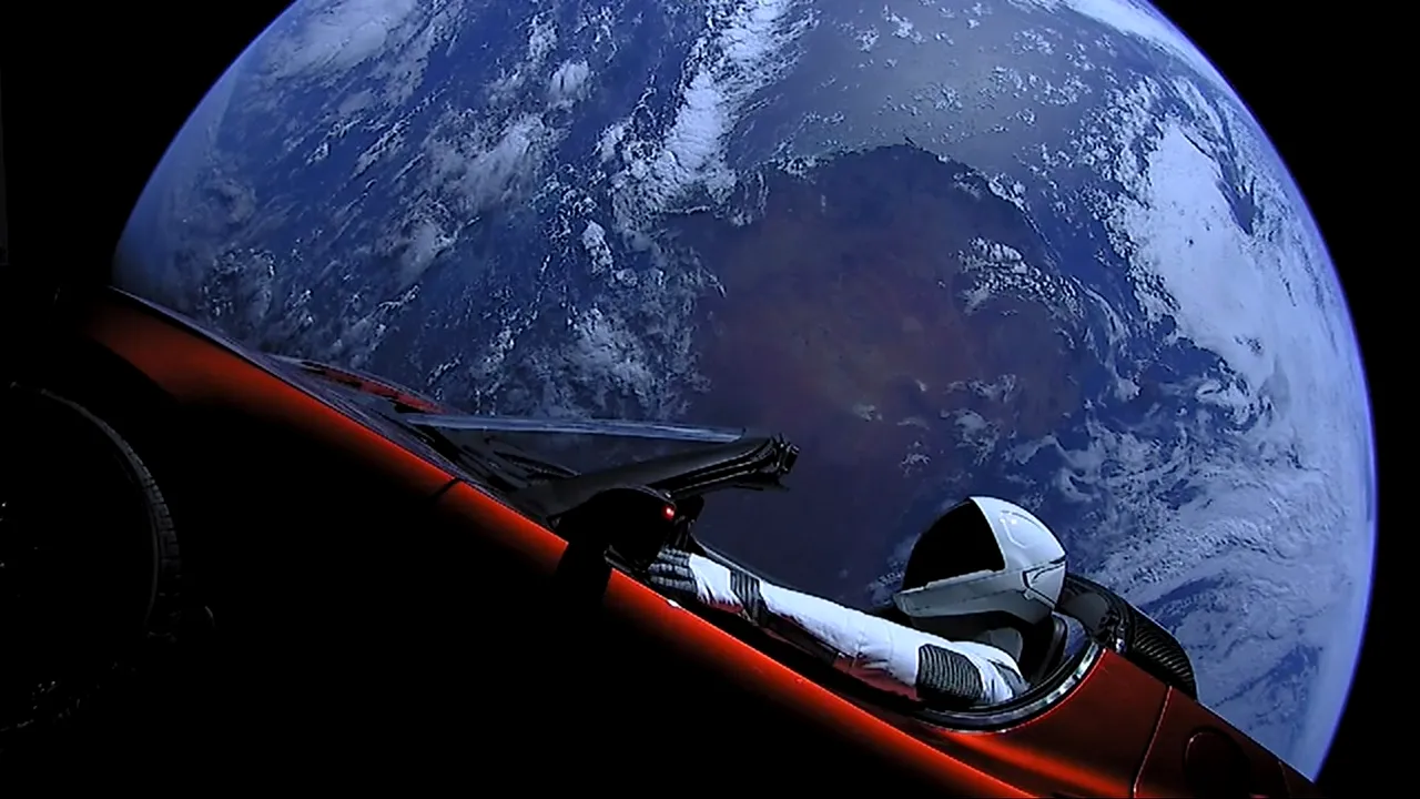 Starman, manechinul lansat de SpaceX la volanul unei maşini Tesla, s-a apropiat pentru prima dată de Marte