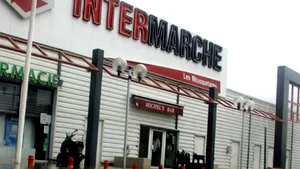 Un supermarket din Franţa a angajat figuranţi în rol de clienţi pentru vizita unui ministru