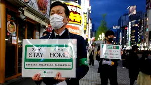 Japonia oferă aproape 1.000 de dolari tuturor cetăţenilor săi pentru suprimarea virusului 