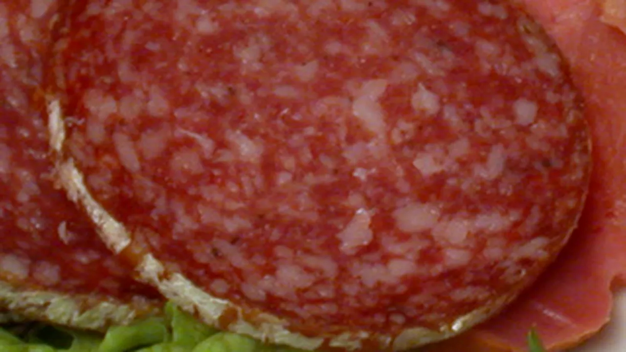 Salamul de Sibiu, motiv de dispută între Angst şi Caroli Foods