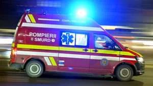 Tânăr mort în Bucureşti, după ce a pierdut controlul maşinii şi a lovit o pasarelă pietonală