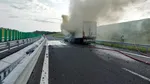 Incendiu pe DN12, în Olt: Camion cu produse alimentare în flăcări, circulația oprită