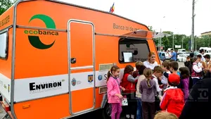 Premii pentru bucureştenii care depun baterii şi aparate electrice uzate la rulotele Ecobanca