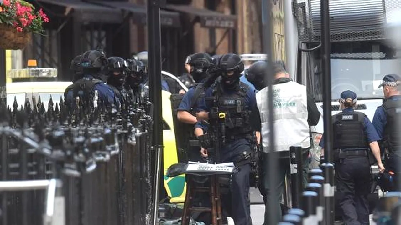 ATACURILE de la Londra: Apartamentul unor ROMÂNI, percheziţionat în investigaţia privind atentatul. The Telegraph: Românii au fost reţinuţi/ Ambasadorul Dan Mihalache, pentru MEDIAFAX:  Verificăm, nu putem confirma sau infirma