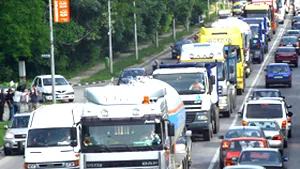 Camioanele, restricţionate pe drumurile naţionale din cauza caniculei