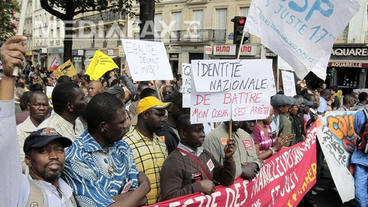 PROTEST al imigranţilor, la Paris: Aproximativ 50 de oameni au denunţat condiţiile de cazare din adăposturi
