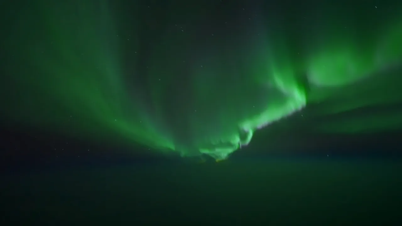 VIDEO Imagini spectaculoase: Aurora Boreală, filmată de la 38.000 de metri înălţime