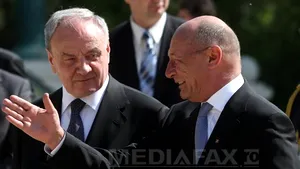 Preşedintele Băsescu, întâmpinat la Chişinău cu mici manifestaţii pro şi contra unirii