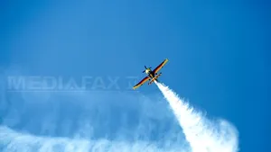Buzău: Acrobaţii, avioane militare, motoparapante, la mitingul aerian de la Boboc - GALERIE FOTO