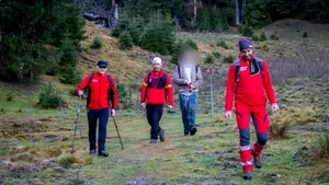 Un turist în adidași a sunat la 112: „Sunt ud și nu mă întorc la refugiu