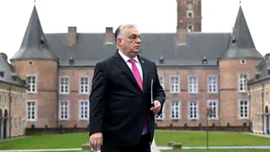 UE își reduce criticile la adresa lui Viktor Orbán de teama unor acuzații de interferență în alegeri