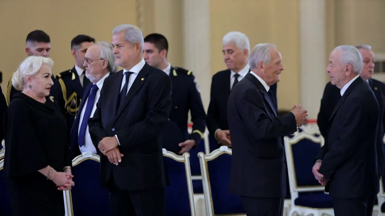 Theodor Stolojan și Viorica Dăncilă au venit la catafalcul lui Ion Iliescu