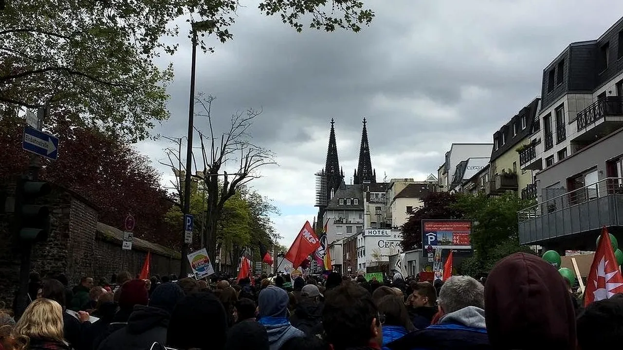Doi poliţişti, răniţi în cursul protestului faţă de partidul antiimigraţie AfD de la Koln
