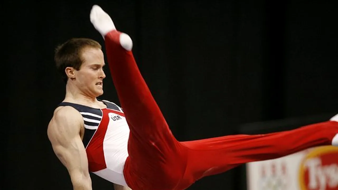 Campionul olimpic în 2004 Paul Hamm, arestat pentru agresiune. Gimnastul a bătut un şofer de taxi din cauza costului cursei