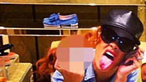 Rihanna se strâmbă şi înjură în faţa mamei sale. Ce reacţie a avut mama vedetei la obrăzniciile fiicei - FOTO