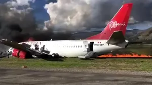 VIDEO Mai mulţi răniţi uşor, după ce un avion cu 141 de persoane la bord a luat FOC la aterizare în Peru