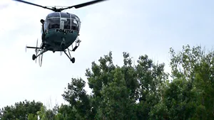Traficul rutier, supravegheat de poliţişti de la sol şi din elicopter