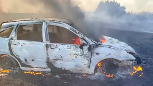 Incendiu de vegetație în Giurgiu, provocat de un autoturism în flăcări