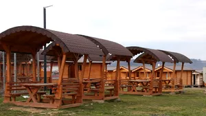 GALERIE FOTO Proiect unic în România: Sute de cabane şi căsuţe identice la Băile Figa 