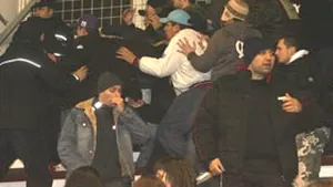 Deputaţii au adoptat legea privind violenţa în sport