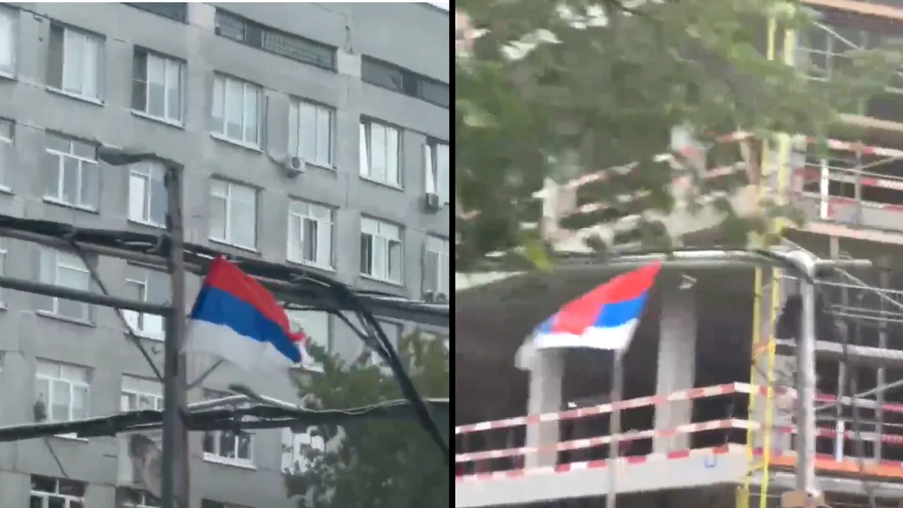 Pe o stradă din Moscova au fost filmate steaguri arborate invers. Pentru ruşi este un semn rău 