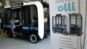 Prima maşină ieşită dintr-o imprimantă 3D se conduce singură şi este gata pentru şosele