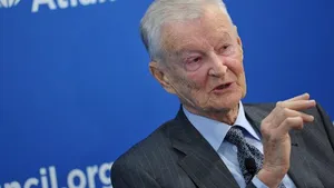 Zbigniew Brzezinski recomandă prepoziţionarea de trupe în ţările baltice