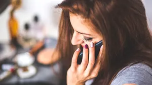 Cetăţenii britanici riscă să plătească tarife mari de roaming în UE în cazul unui Brexit fără acord