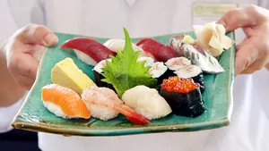 Stomacul japonezilor conţine câteva bacterii care îi ajută să digere mai uşor porţiile de sushi