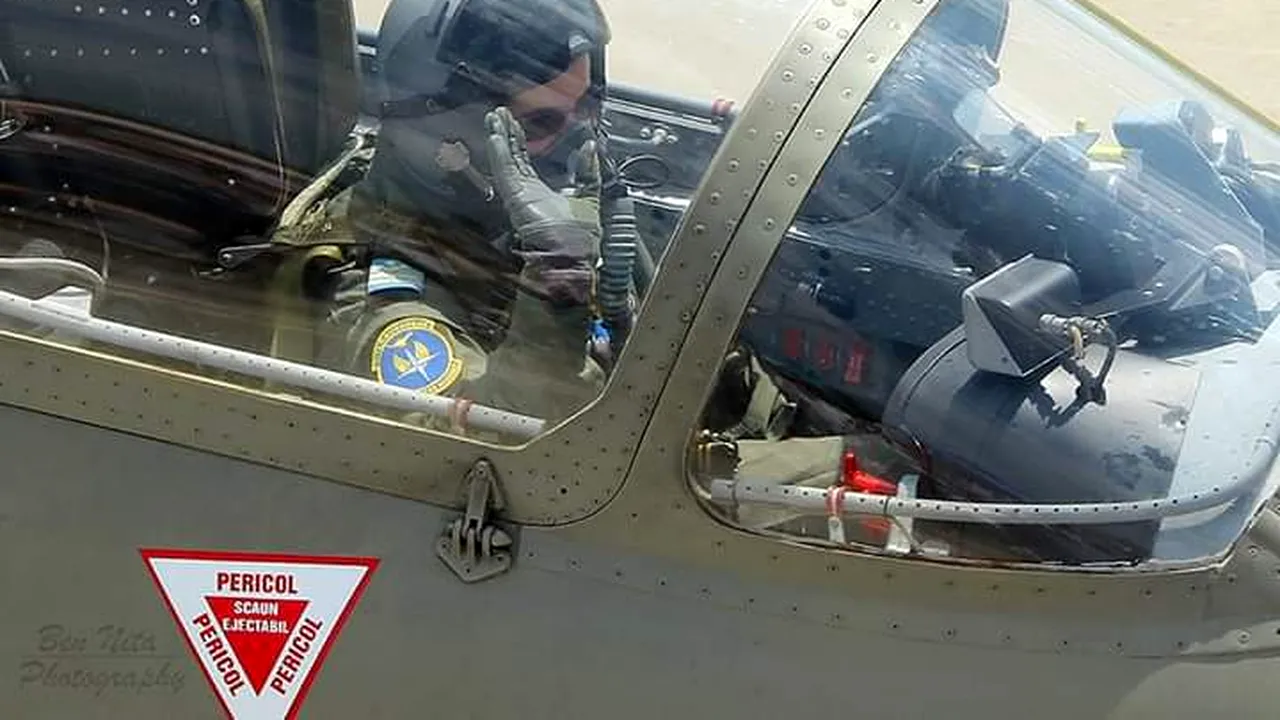 Parada de 1 Decembrie. Oana Ardeleanu, prima femeie pilot instructor pe un avion cu reacţie: Voi survola pentru prima oară în carieră Arcul de Triumf - GALERIE FOTO