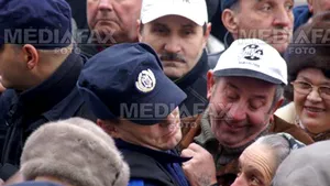 Arad: Peste 1.000 de oameni la coadă la fasole cu ciolan, la o petrecere organizată de PDL, de 1 Mai