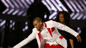Chris Brown, marele câştigător la American Music Awards (Video)