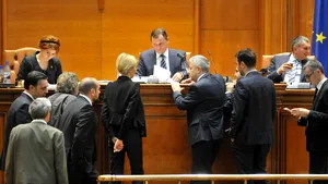 Butoanele microfonului de la pupitrul Camerei Deputaţilor, dezinstalate. Florin Roman: Este o pată de ruşine 