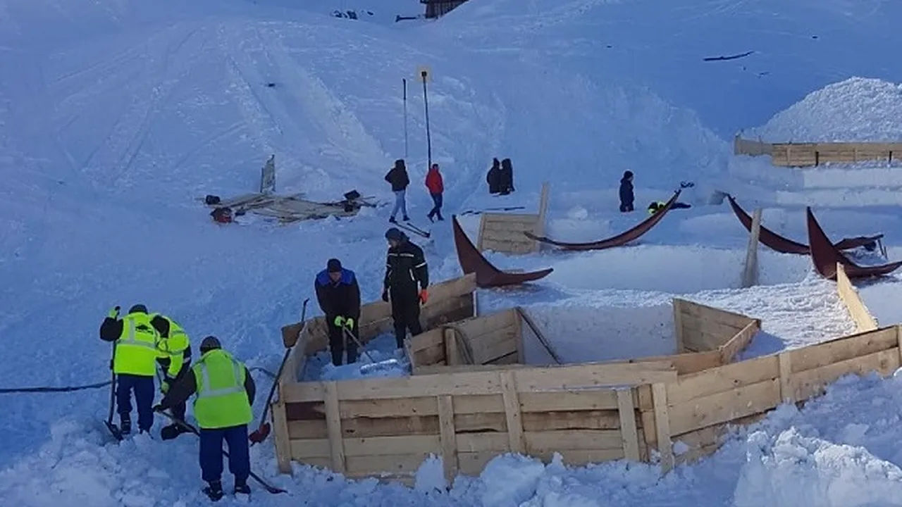 Primii turişti au ajuns la Igloo Village, construcţia care înlocuieşte Hotelul de Gheaţă la Bâlea Lac | FOTO 
