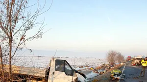 Accidentul grav din Suceava, în care au murit doi oameni, provocat de o defecţiune gravă a microbuzului