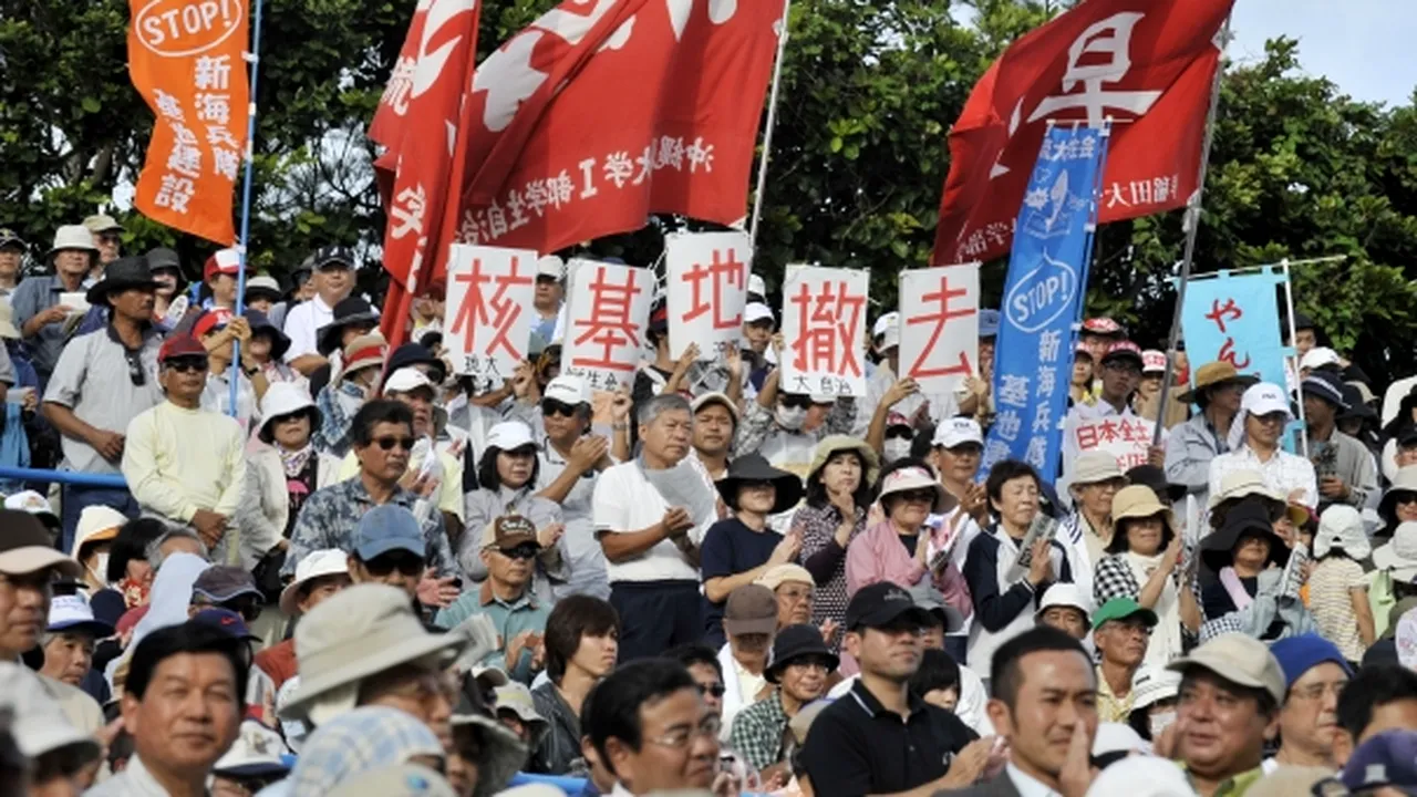 Manifestaţie împotriva bazelor americane în Okinawa - FOTO