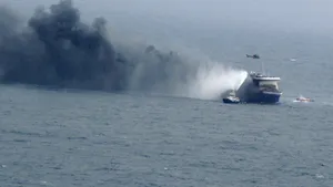 INCENDIU pe un feribot italian în largul Greciei. 478 de persoane la bord sunt evacuate. Un mort, în urma incendiului - FOTO
