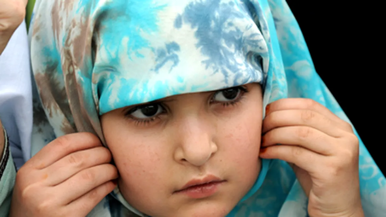Pakistan: Talibanii din nord-vest ameninţă cu moartea fetele care vor la şcoală