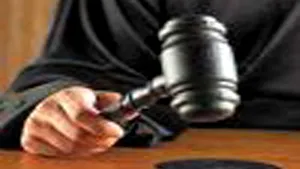 Primarul şi viceprimarul din Râmnicu Vâlcea, rejudecaţi în stare de libertate