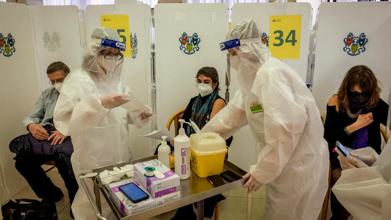 Comandantul Spitalului Militar de Urgenţă din Focşani, schimbat după vaccinarea preferenţială