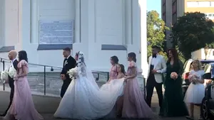 Dosar penal, deschis bărbatului care a făcut scandal în faţa casei lui Becali, în timp ce invitaţii erau primiţi la nunta fiicei sale, Teodora