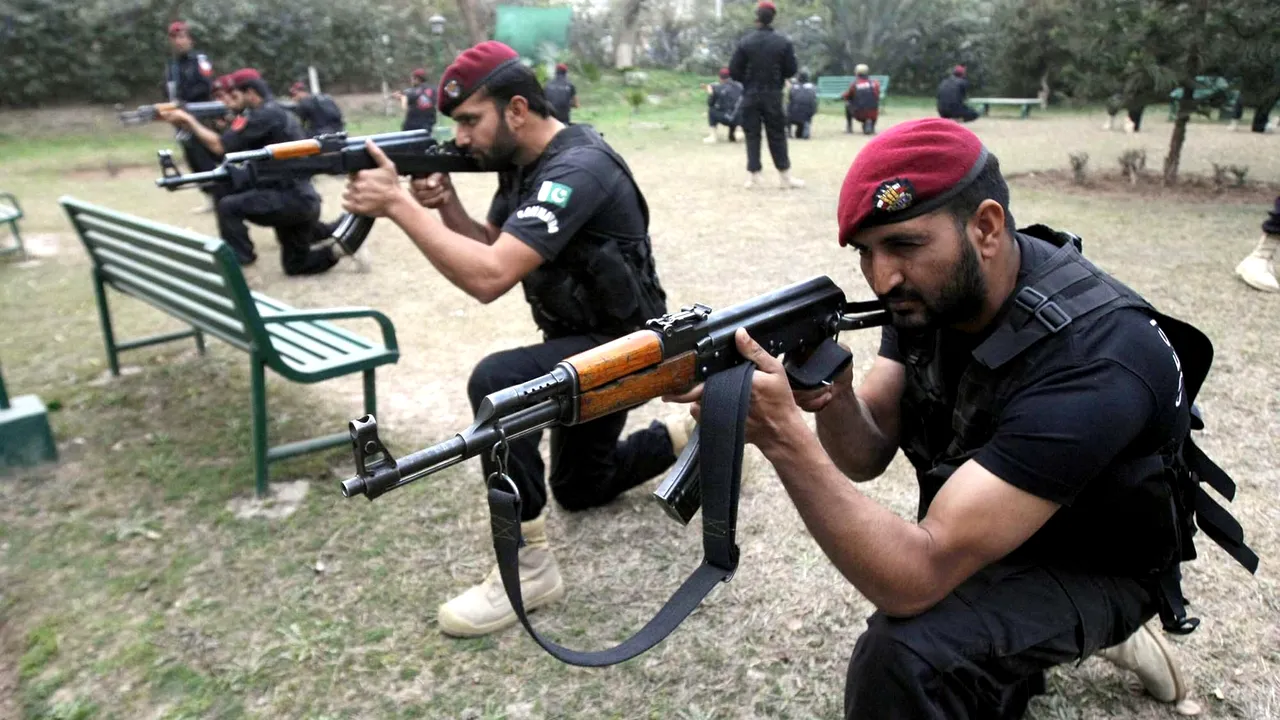 Atac armat asupra clădirii în care se află bursa din Pakistan. Şase persoane au murit 