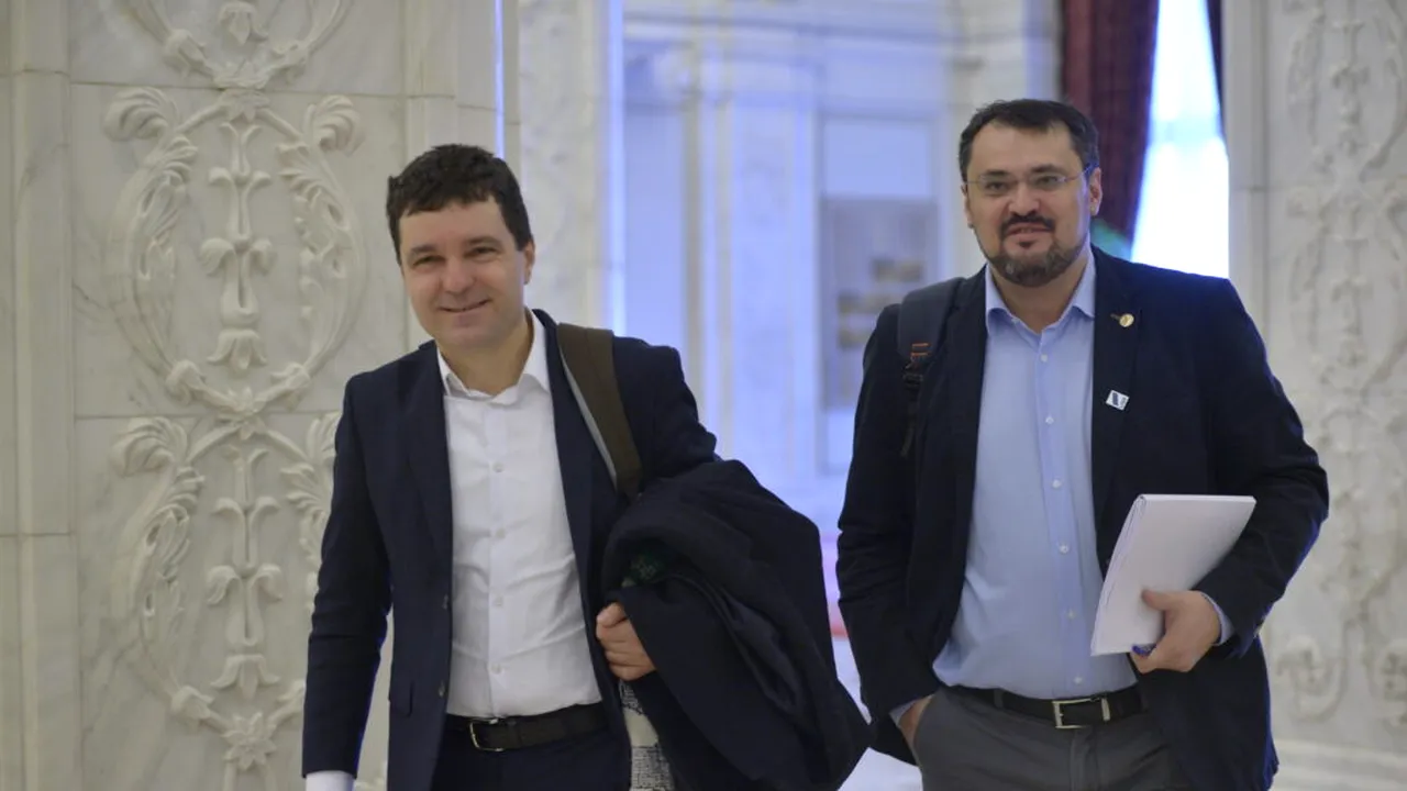 Cristian Ghinea (USR), îl desființează pe Nicușor Dan: „Un tăntălău ajuns în locuri greșite”. Acuzații despre campania din 2025