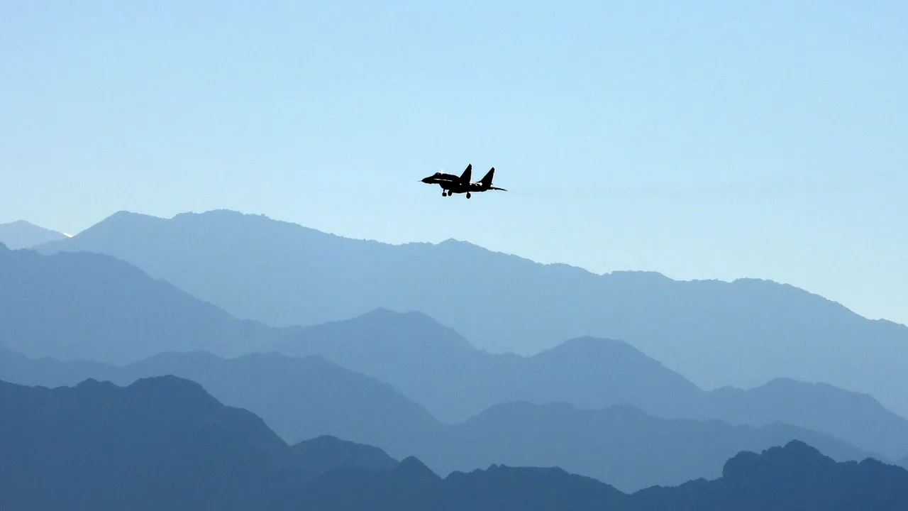 Tensiuni militare între Taiwan şi China după vizita unui oficial american la Taipei. 18 avioane militare chineze s-au apropiat periculos