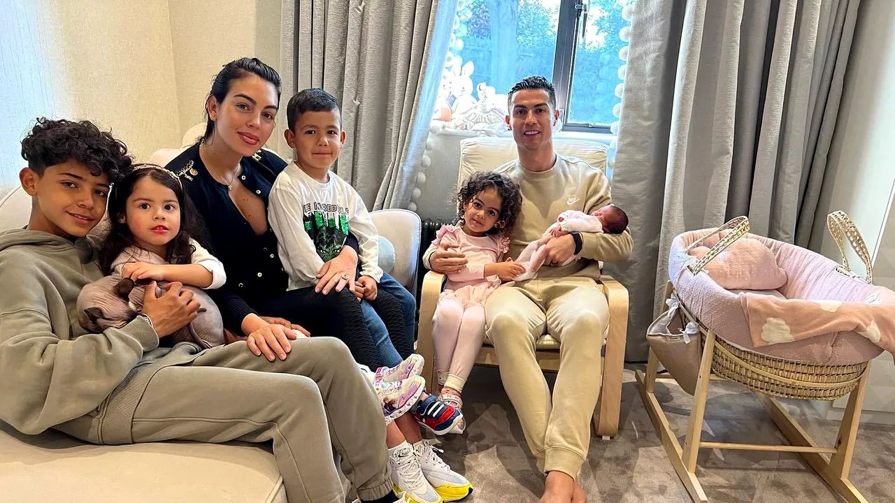 Ronaldo a publicat pe Facebook o poză cu noul membru al familiei 