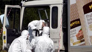 Refugiaţii din camionul găsit în Austria au murit sufocaţi, arată concluziile după 16 autopsii