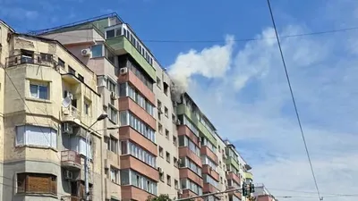 SOCIAL Incendiu izbucnit la un apartament din București. Sunt înregistrate degajări mari de fum