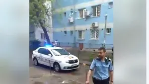 VIDEO Intervenţie cu scântei a Poliţiei Capitalei în Ferentari / Poliţiştii au folosit gaze lacrimogene